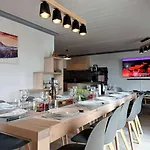 Rénové Chaleureux Et Moderne, 120m², 10-12 Pers, Accès Direct Aux Pistes, Stationnement Inclus - Fr-1-545-20 Appartamento *